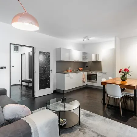 Apartment Deluxe With Balcony Near Center Prague
