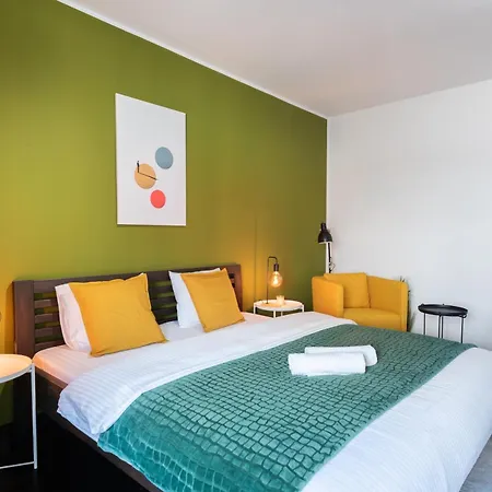 Deluxe With Balcony Near Center *