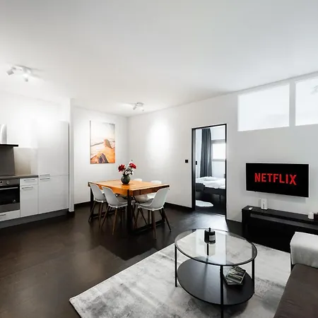 Apartment Deluxe With Balcony Near Center