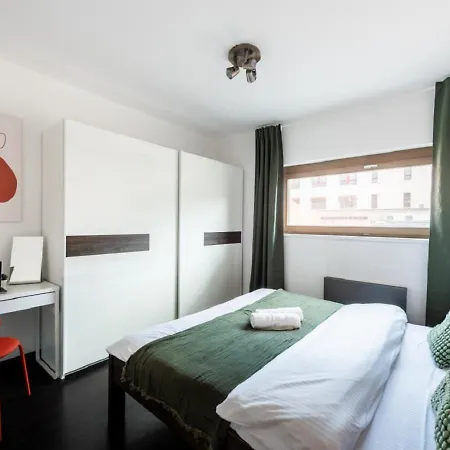 Deluxe With Balcony Near Center Apartment *