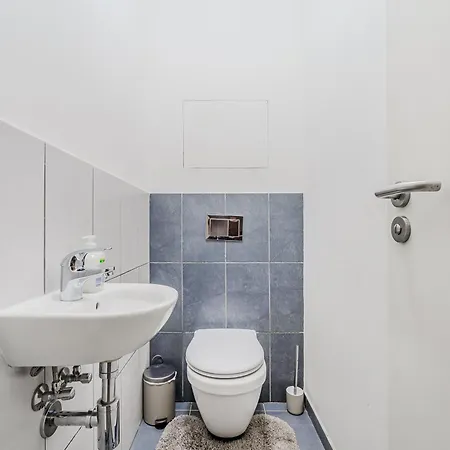 Apartment Deluxe With Balcony Near Center
