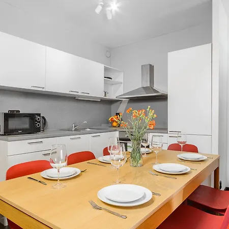 Apartment Deluxe With Balcony Near Center Prague