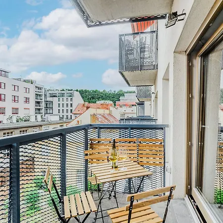 Deluxe With Balcony Near Center *