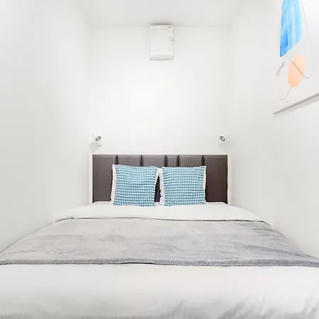 Deluxe With Balcony Near Center Prague