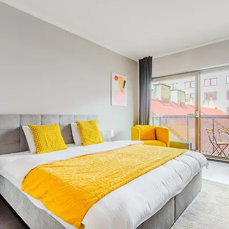 Deluxe With Balcony Near Center Apartment