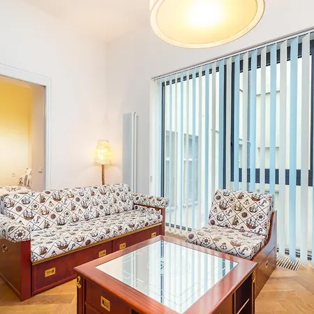 Luxury Yacht-style Old Town Apartment