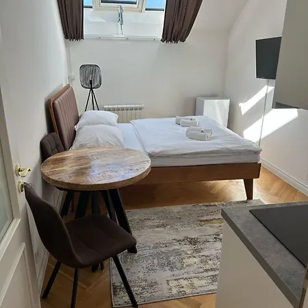 Rasinovo Nabrezi - Riverside 4* Prague