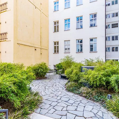 Luxury Yacht-style Old Town Apartment *