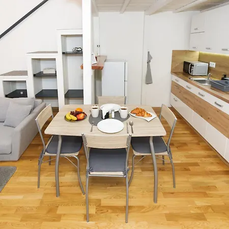 Apartment Luxury Near The Downtown Prague