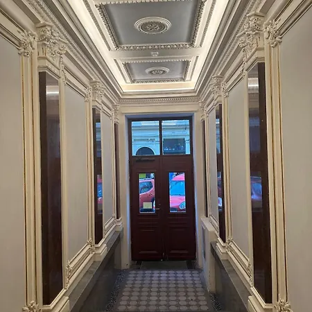Appartement Chic Retreat On Skorepka Street *