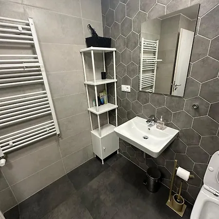 O2 Arena - Alex Apartment