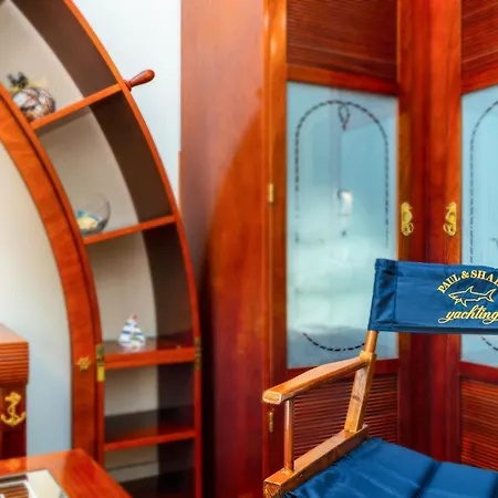 Luxury Yacht-style Old Town Apartment *