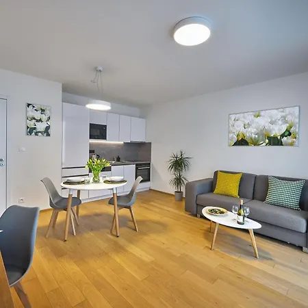 Downtown Andel Aparthotel 4*