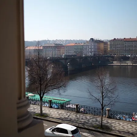 Rasinovo Nabrezi - Riverside 4* Prague