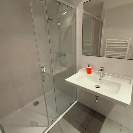 King George Hotel 3*