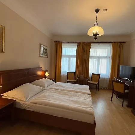 King George Hotel 3*