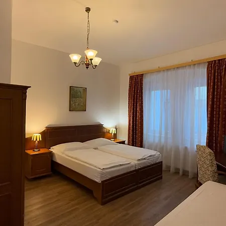 King George Hotel 3*