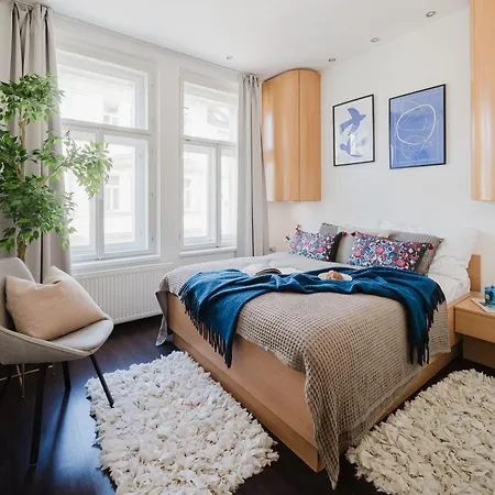 Days - Stylish - Netflix - Hip District Prague