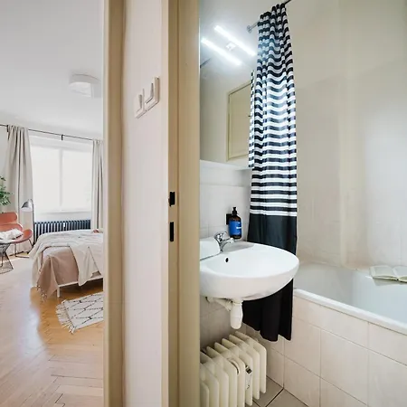 Days - 1bdr - Workspace - Netflix - New Town Prague