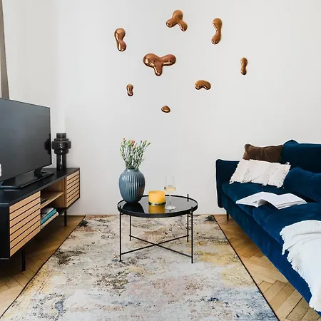 Days - 1bdr - Workspace - Netflix - New Town Apartment