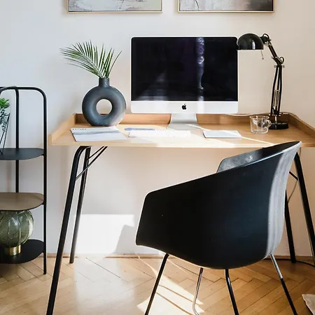 Days - 1bdr - Workspace - Netflix - New Town Apartment