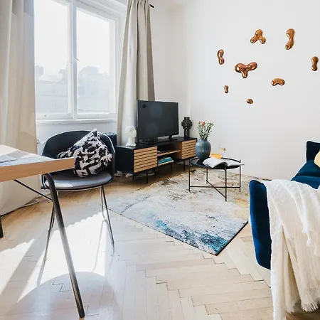 Days - 1bdr - Workspace - Netflix - New Town Apartment Prague