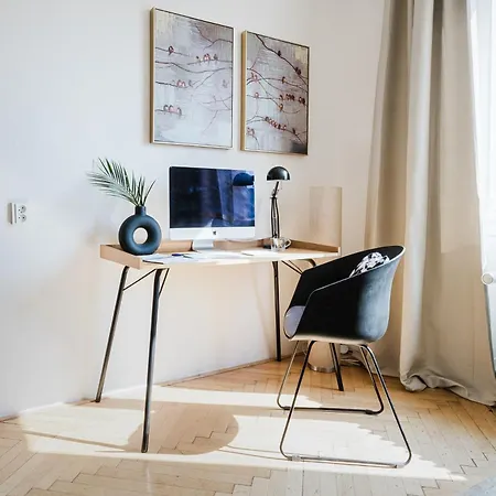 Days - 1bdr - Workspace - Netflix - New Town *
