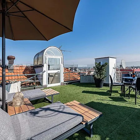 Magic With Terrace Apartment