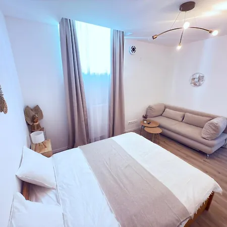 Cosy Cave Station In 5 * Prague