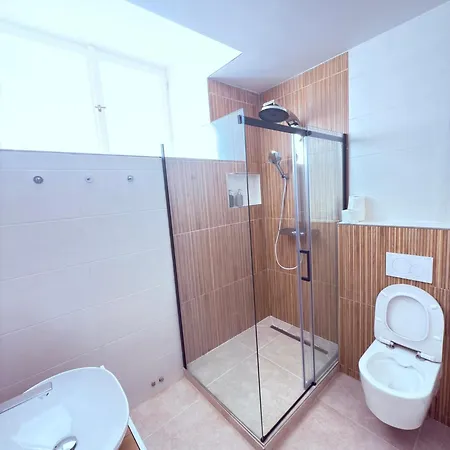 Apartment Cosy Cave Station In 5 *