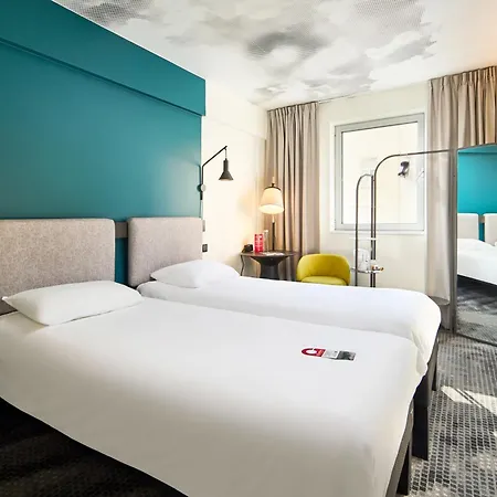 Ibis Wenceslas Square 3*
