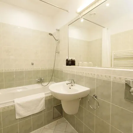 Claris Hotel 3*