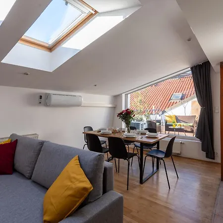 Spacious Near National Museum Apartment Prague