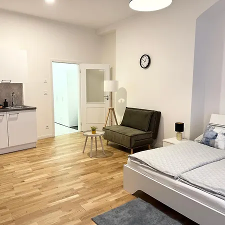 1 New Just Steps Away From Old Town And The Florence Bus Station Apartment Prague