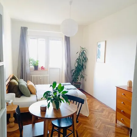Hezky S Balkonem Apartman *