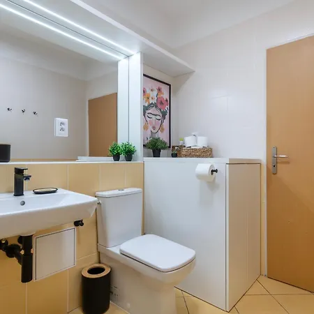 Family Arena Apartment *