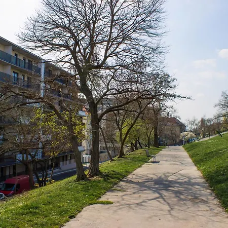 Onsite Free Garage Parking, 10min Centre By Bus Apartament *