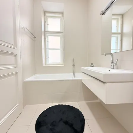 Riverside N22 Apartment *