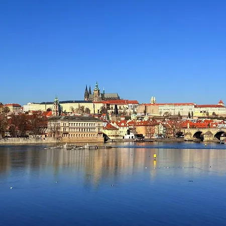 Riverside N22 Prague