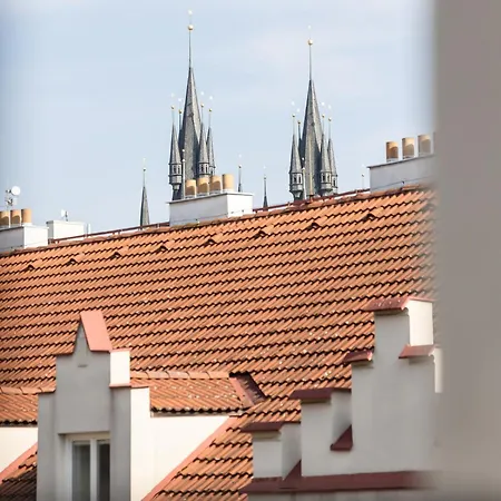 Decadent Art Deco Balcony In Old Town Apartman