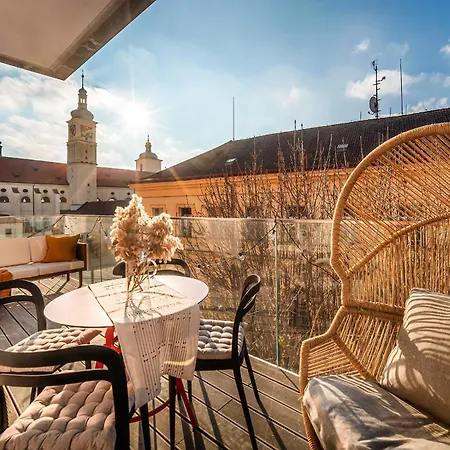 Billionaires Boutique & Premium Suites, Old Town Apartment