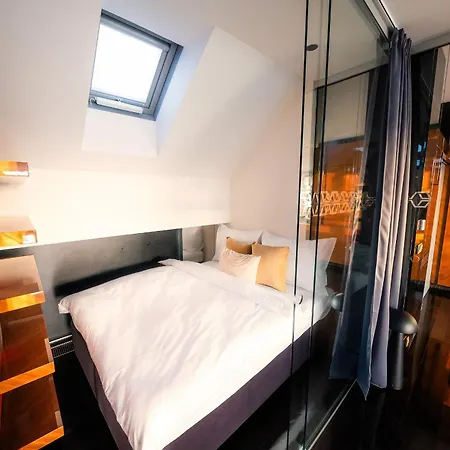 Billionaires Boutique & Premium Suites, Old Town Apartment