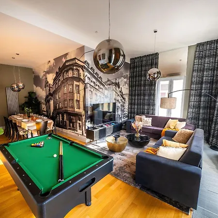 Billionaires Boutique & Premium Suites, Old Town Apartment *
