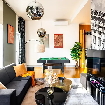 Billionaires Boutique & Premium Suites, Old Town Apartment *