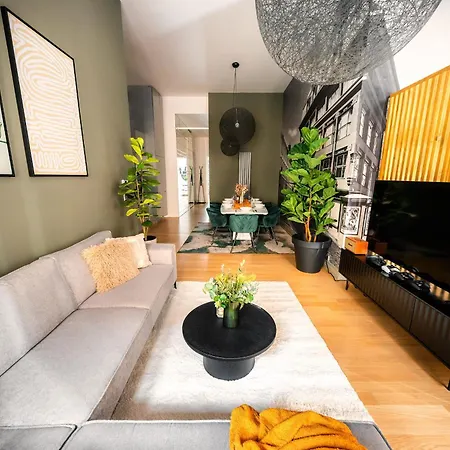 Billionaires Boutique & Premium Suites, Old Town