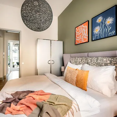Billionaires Boutique & Premium Suites, Old Town Apartment *
