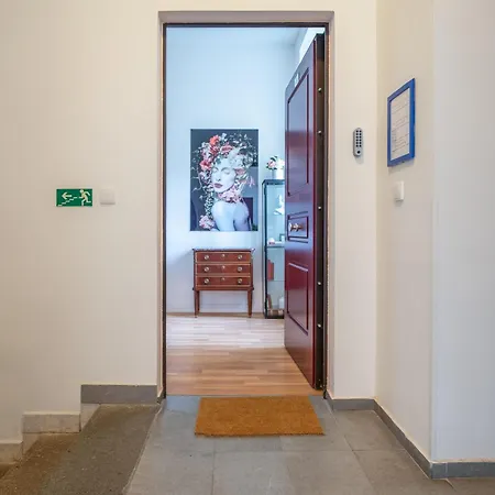 J3 Apartment Prague