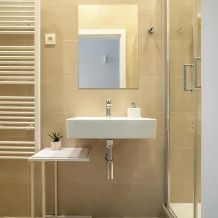 Apartment J3 *