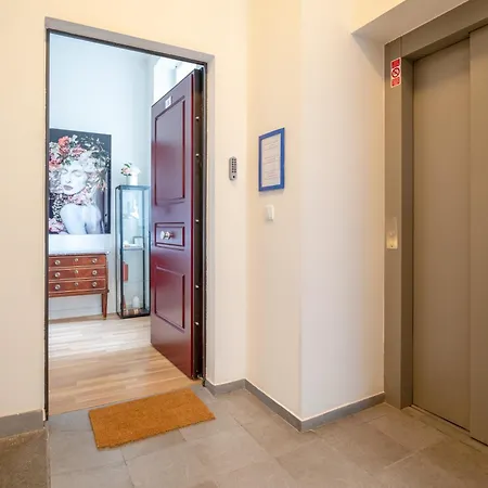 J3 Apartment Prague