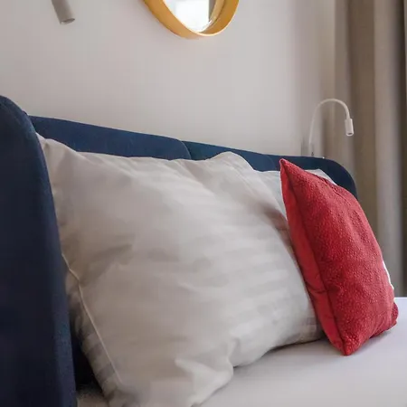 J3 Apartment *